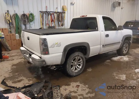 2003 Chevrolet Silverado 1500 z USA, uszkodzony, nr VIN 1GCEK14X43Z107579